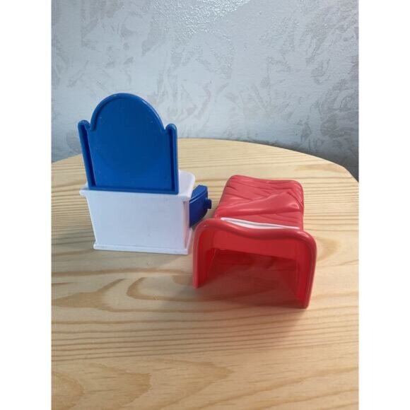 Miniature Dollhouse Bed & Vanity Set For Kids Or Collectors Red & Blue Plastic F - Picture 3 of 3